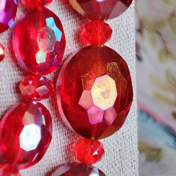 Red Aurora Borealis Faceted Glass Triple Strand Necklace Silver Tone Hardware - Picture 7 of 8